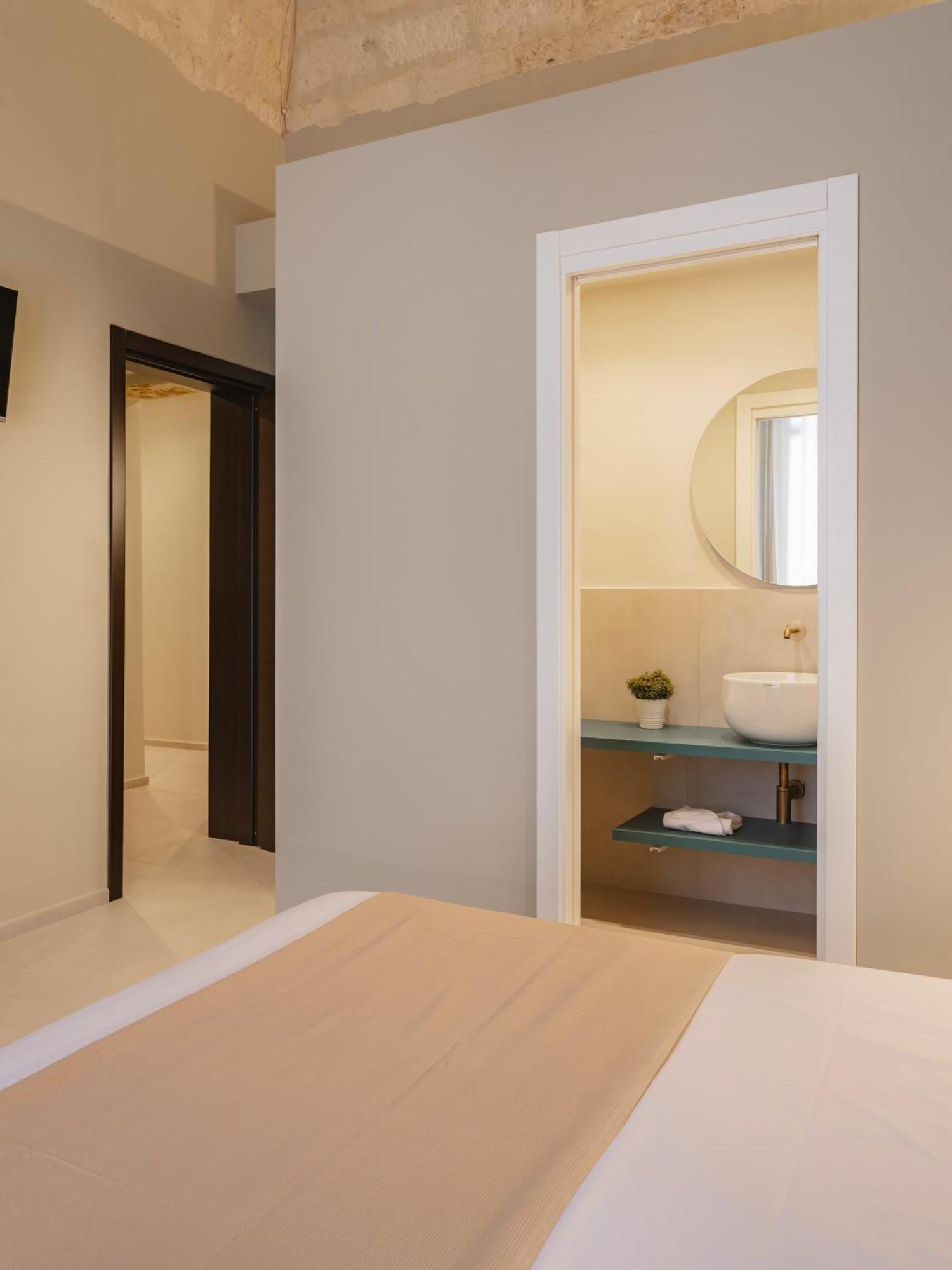 Almica24 Hotel Бари Екстериор снимка