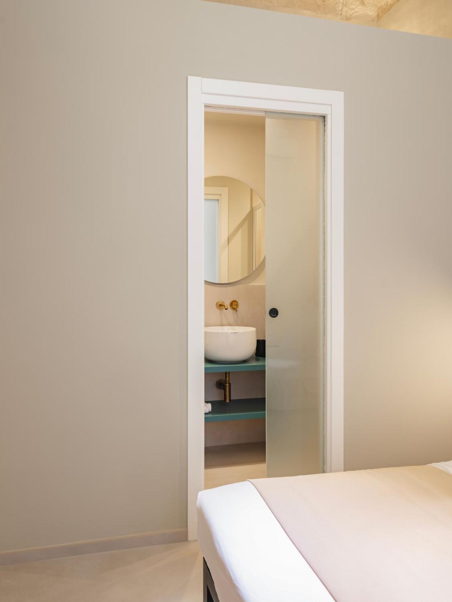 Almica24 Hotel Бари Екстериор снимка