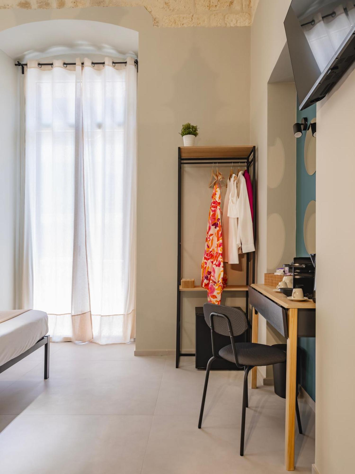 Almica24 Hotel Бари Екстериор снимка