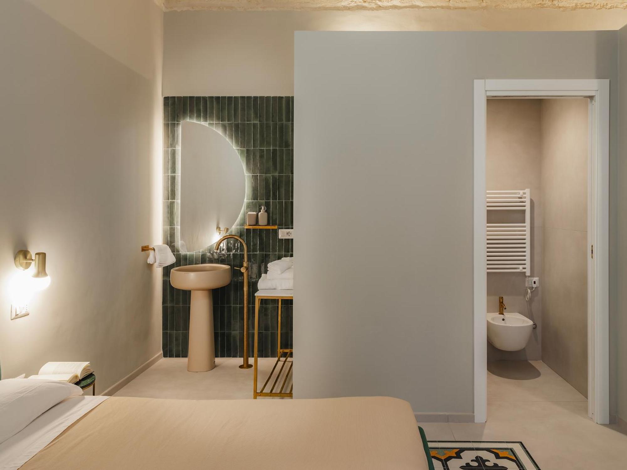 Almica24 Hotel Бари Екстериор снимка