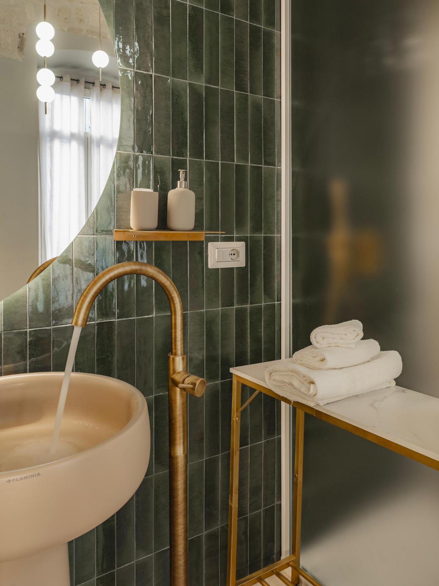 Almica24 Hotel Бари Екстериор снимка