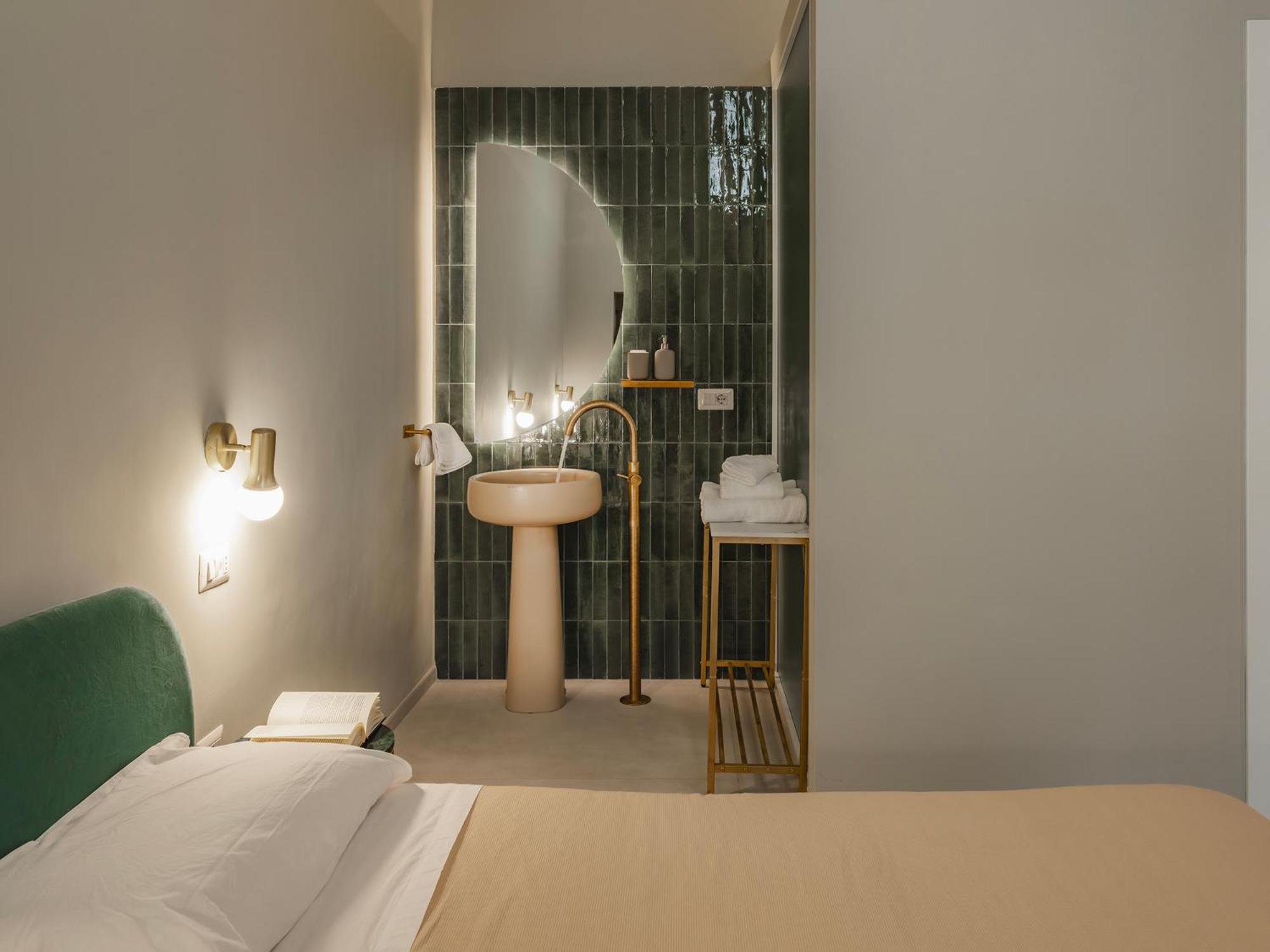 Almica24 Hotel Бари Екстериор снимка