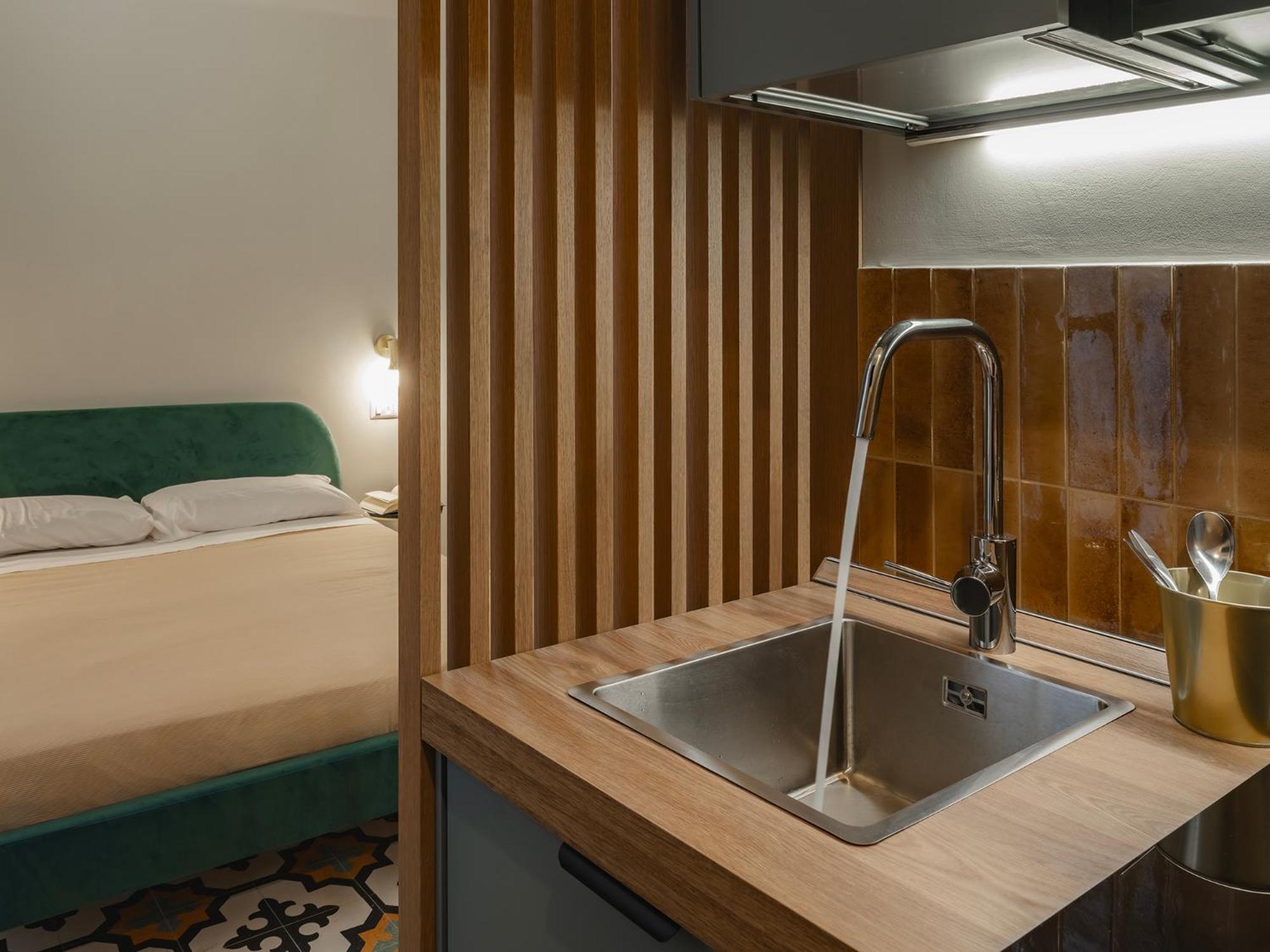 Almica24 Hotel Бари Екстериор снимка
