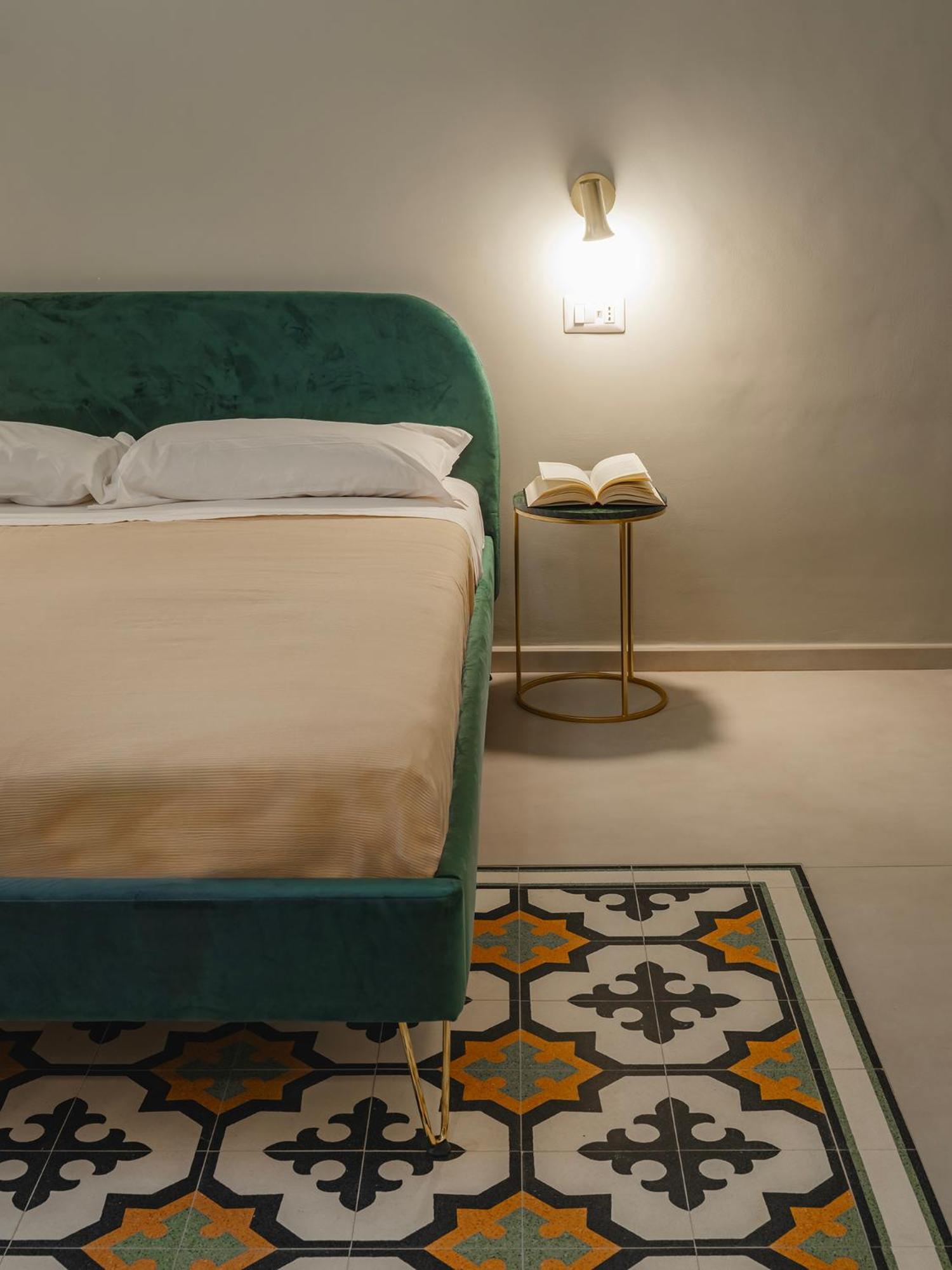 Almica24 Hotel Бари Екстериор снимка