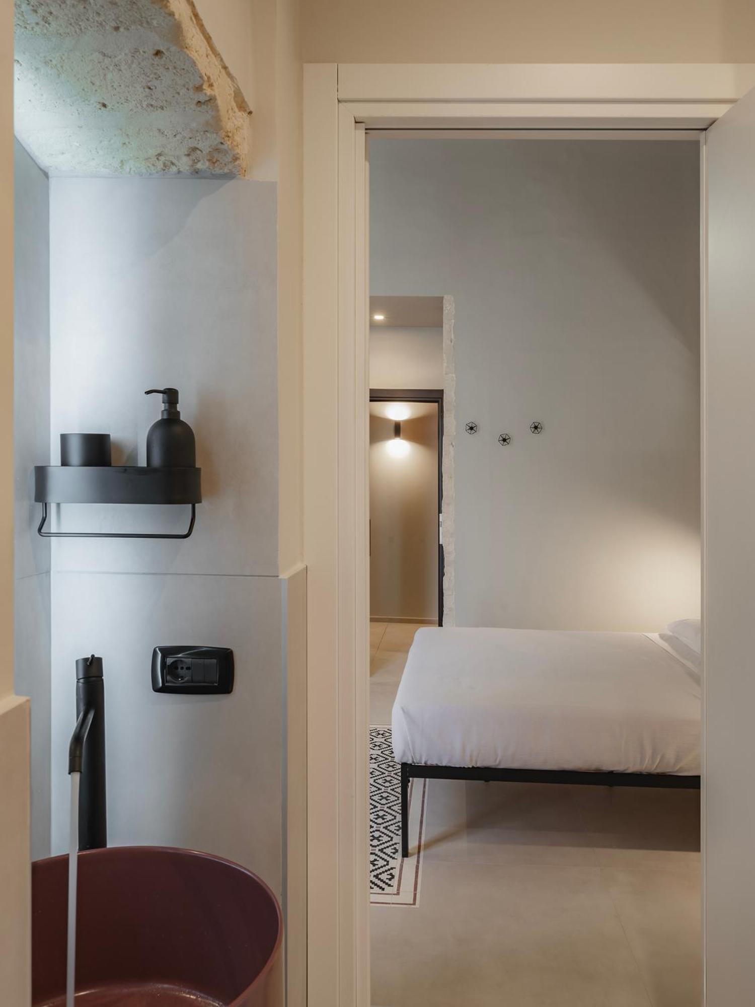 Almica24 Hotel Бари Екстериор снимка